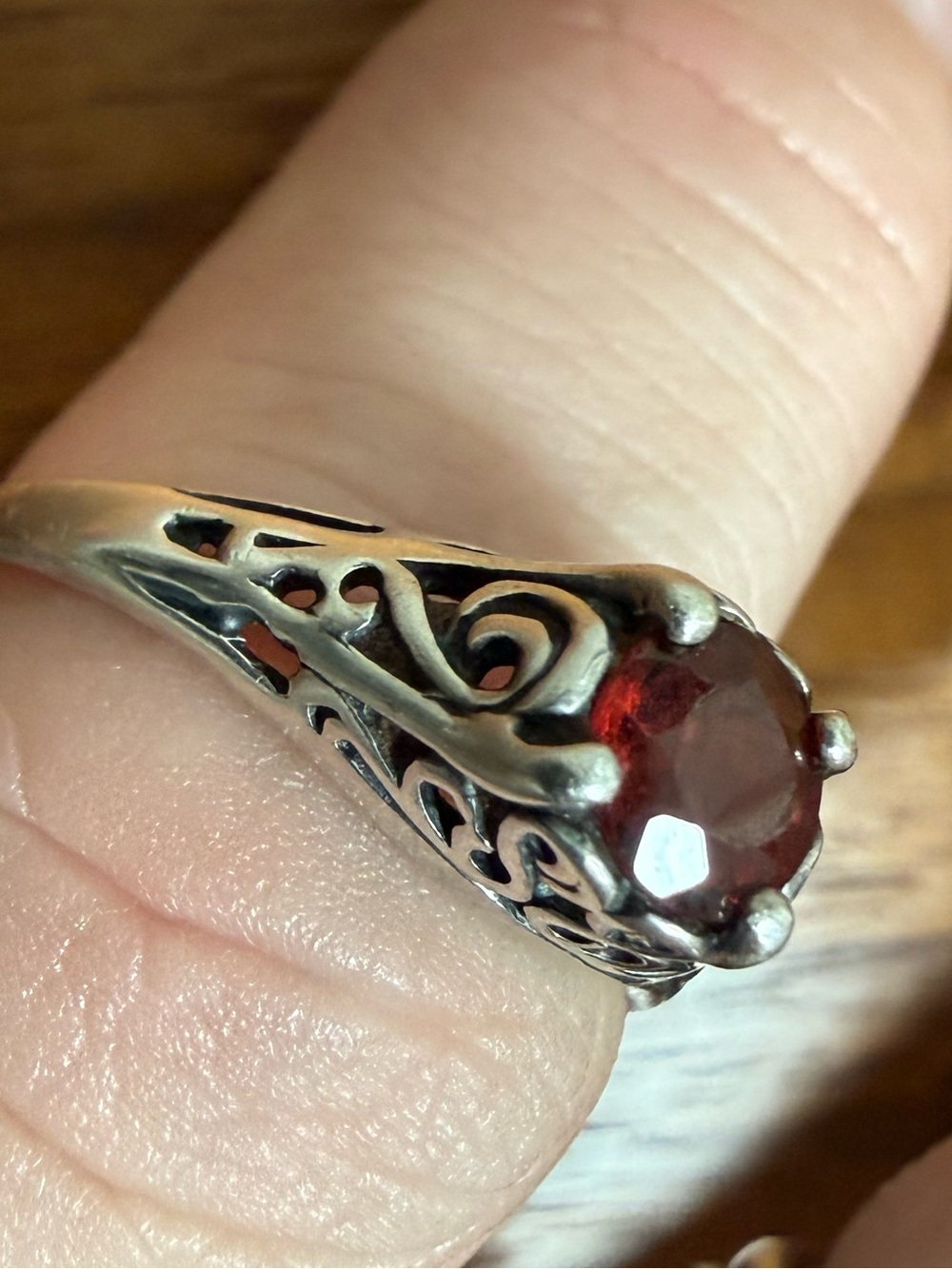 Vintage Silver Ring with Deep Red Garnet - Picture 3 of 7